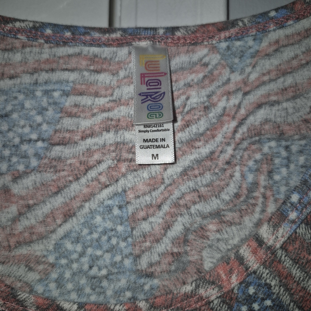 Lularoe Size M Flag Pattern Women's T-shirt - Picture 2 of 5